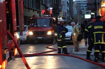 Μεγάλη φωτιά σε εμπορικό κέντρο στην Καρδίτσα