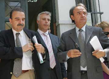 Στο νοσοκομείο μεταφέρθηκαν δύο από τους κατηγορούμενος της Siemens