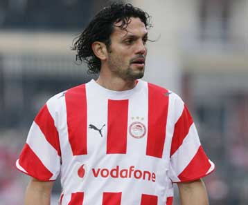 Ουμίτ, Μπουλούτ με εναλλακτικές λύσεις τους Κοσίριν, Βίσνιαρεκ για τη Λάρισα