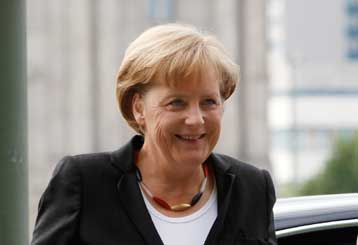 Επιφυλακτική η Ανγκελα Μέρκελ για τους χειρισμούς των κεντρικών τραπεζών