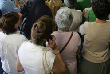 Ζει και βασιλεύει το «λάδωμα» στην Ελλάδα, σύμφωνα με έρευνα της Διεθνούς Διαφάνειας