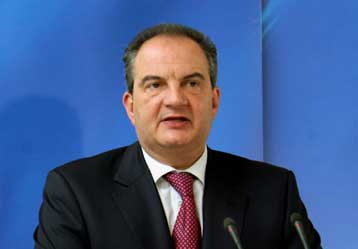 Καλύπτει την Ντ.Μπακογιάννη στην υπόθεση Καραβέλα ο πρωθυπουργός