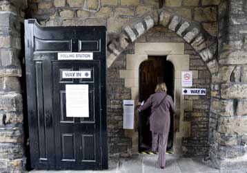 Σε εξέλιξη οι ευρωεκλογές με τις πρώτες κάλπες να στήνονται σε Βρετανία και Ολλανδία