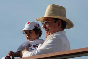 Ικανoποιημένη, αλλά και αδιάφορη η Κούβα από την απόφαση επανένταξης στον ΟAS