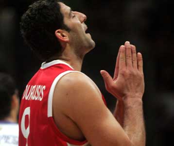 Οι Σπερς προτείνουν τριετές συμβόλαιο στον Μπουρούση