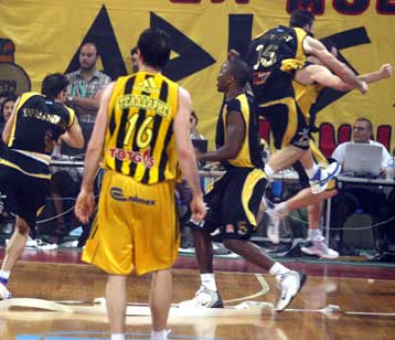 Η αποθέωση και το ερωτηματικό για τον Βωβό