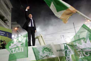 Η κυβέρνηση άνοιξε αεροδρόμια για να κλείσει στόματα, λέει ο Γ.Παπανδρέου