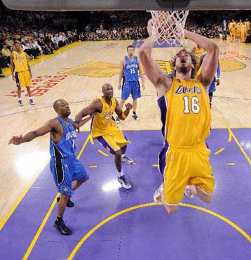 Εκαναν το 1-0 οι Λέικερς με πρωταγωνιστή τον Κόμπε