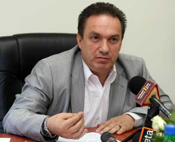 Αποχωρεί ο Βατσινάς από τον ΟΦΗ