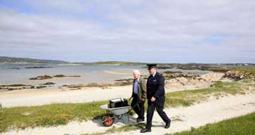 Στις ευρωκάλπες την Παρασκευή οι πολίτες της Ιρλανδίας και της Τσεχίας