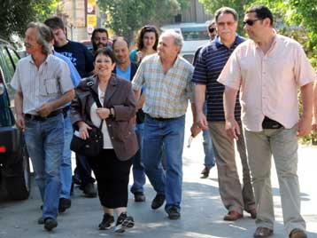 Σε γειτονιές της Αθήνας περιόδευσε η Αλ.Παπαρήγα