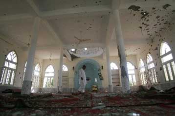 Αιματοκύλισμα την ώρα της προσευχής σε τέμενος του Πακιστάν