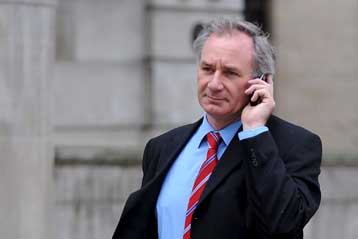 Παραιτήθηκε και ο Βρετανός υπουργός Μεταφορών, Τζεφ Χουν