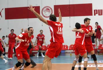 Ο Ολυμπιακός απέκτησε τον Φινλανδό ακραίο Όλι Κούναρι