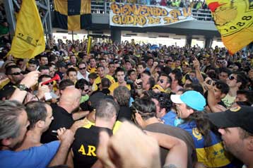 Αποθεωτική υποδοχή του Γκρασιάν από τους οπαδούς του Αρη