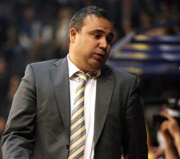 Η ΚΑΕ ΑΕΚ διαψεύδει τα σενάρια περί αποχώρησης του Φλεβαράκη