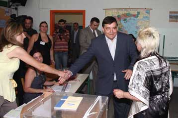 «Μεγάλα ποσοστά, μεγάλη ευθύνη» λέει ο Γιώργος Καρατζαφέρης