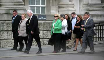 Αποσχισθέντα μέλη του IRA «δείχνει» δικαστήριο για την επίθεση στο Όμαχ το 1998