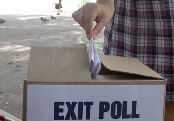 Αντιδράσεις προκάλεσαν οι αποκλίσεις των exit poll και η αργή ροή αποτελεσμάτων