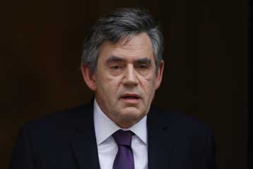 Στηρίγματα στην κοινοβουλευτική του ομάδα βρήκε ο Γκόρντον Μπράουν