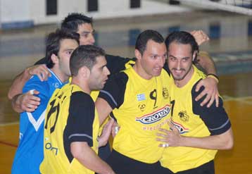 Παραμένουν στην ΑΕΚ οι Κουρούπης, Αγγελίδης και Στιβαχτής