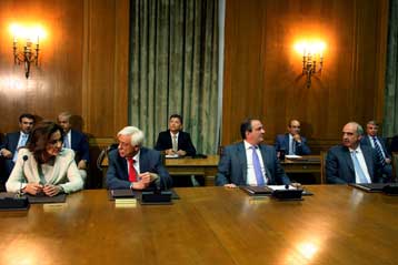 Φταίξαμε και πρέπει να αλλάξουμε, το μήνυμα Καραμανλή στο Υπουργικό Συμβούλιο