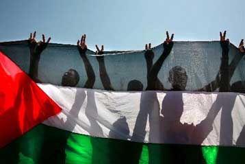 Ευρωβουλευτές σε επίσκεψη αλληλεγγύης στους Παλαιστινίους της Γάζας