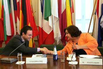 «Επίσημη πρώτη» των νέων ευρωβουλευτών με ερμηνείες για την αποχή