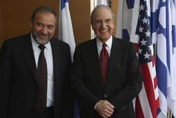 Επανέναρξη των συνομιλιών Ισραήλ-Παλαιστινίων ζητά ο Τζoρτζ Μίτσελ