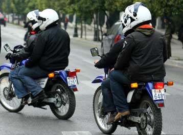 Πέντε συλλήψεις μετά από επεισόδια στον Αγιο Παντελεήμονα