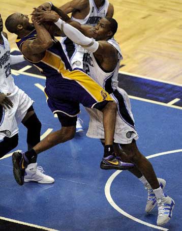 Κρατήθηκε «ζωντανό» το Ορλάντο, με το 108-104 επί των Λέικερς