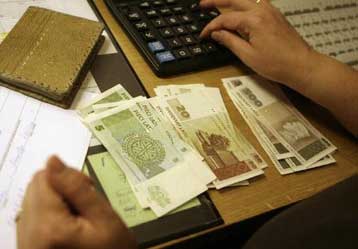 Στο χείλος του γκρεμού η Λετονία, πτώση του ΑΕΠ έως 20% το 2009