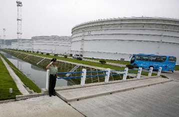 Στο υψηλότερο επίπεδο του 2009, πάνω από τα 71 δολάρια, το πετρέλαιο