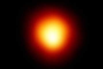 Γιγάντιο άστρο συρρικνώνεται μυστηριωδώς, μαύρη τρύπα «γονατίζει» τη ζυγαριά