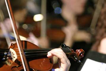 Ο κινηματογραφικός Χατζιδάκις από την Ορχήστρα των Χρωμάτων στο ΜΜΑ