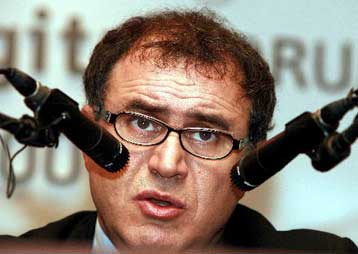 Ύφεση και εκτίναξη ελλείμματος προβλέψει ο Ν.Ρουμπίνι για την ελληνική οικονομία