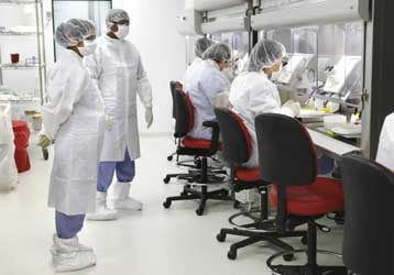 Έτοιμη η πρώτη παρτίδα εμβολίων κατά της νέας γρίπης