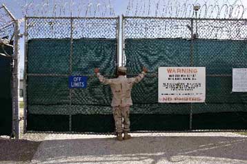 Εξηγήσεις ζητά η Βρετανία από τις Βερμούδες που δέχθηκαν κρατούμενους του Γκουαντάναμο