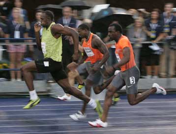 Βροχή και άκυρες εκκινήσεις δεν «έριξαν» τον Μπολτ κάτω από τα 10 στα 100μ.