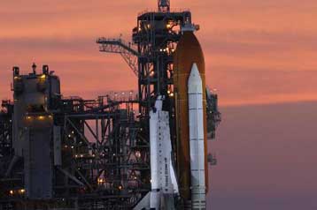 Αναβλήθηκε η εκτόξευση του διαστημικού λεωφορείου Endeavour