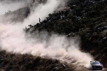 Προβάδισμα Χιρβόνεν στο 56ο Ράλι Ακρόπολις, εγκατέλειψε ο Λοέμπ