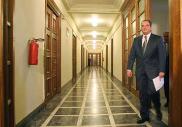 Κλειστά κρατά τα χαρτιά του ο Κ.Καραμανλής για ανασχηματισμό, εκλογές