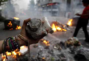 Εκατοντάδες συλλήψεις μεταρρυθμιστών και επεισόδια μετά τις εκλογές στο Ιράν