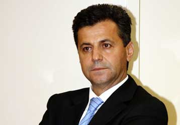 Περικοπές μισθών σε 2.000 «golden boys» του Δημοσίου