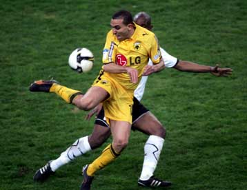 Πρόταση 4 εκ. ευρώ στην ΑΕΚ για αγορά του Τζιμπούρ