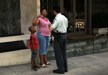 Σαρωτικές επιχειρήσεις για παράνομους μετανάστες σε ένα μήνα σχεδιάζει η κυβέρνηση