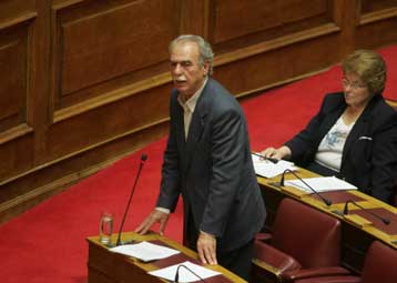 Διαμαρτύρεται το ΚΚΕ για τις απελάσεις μεταναστών στο Πακιστάν