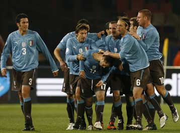 Με ολική επαναφορά, οι Ιταλοί πήραν τη νίκη κόντρα στους μαχητικούς Αμερικανούς