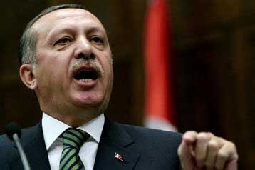 Σάλος στην Τουρκία από δημοσιεύματα περί συνωμοσίας κατά της κυβέρνησης από το στρατό