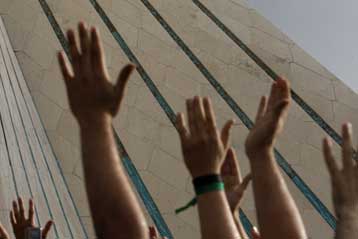 Facebook και Twitter, τα «όπλα» των οπαδών της αντιπολίτευσης στο Ιράν